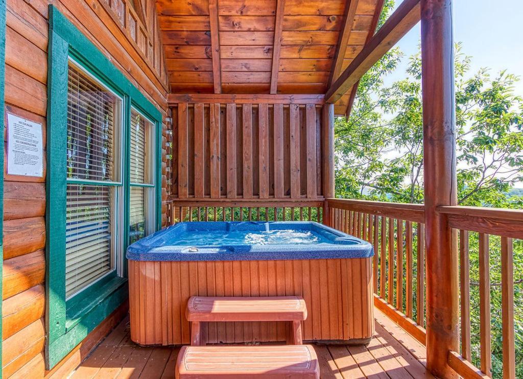 A Higher Calling, 1089 Of Free Area Attraction Tickets For Each Paid Day, Dollywood And More! Pigeon Forge Exterior foto